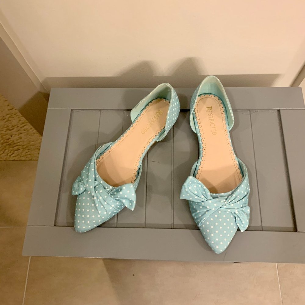 Flats, slip-on shoes